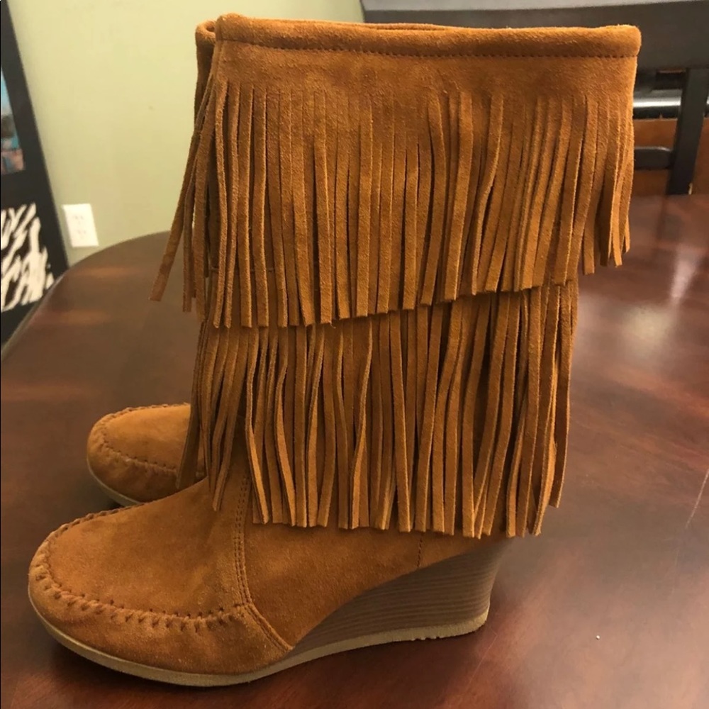 Minnetonka wedge fringe boots